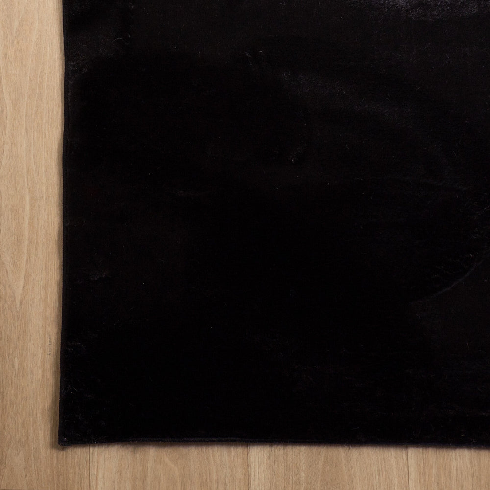 Soft Low-Pile Rug - Cozy Black