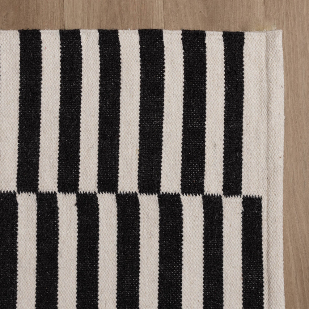 Striped Modern Rug - Dazzle Blocks Black/White
