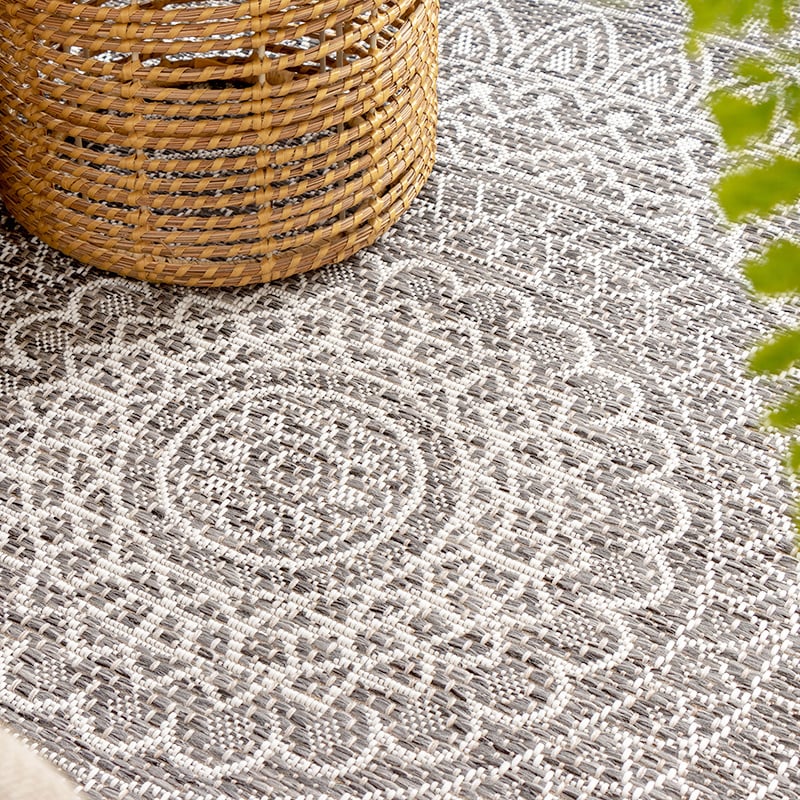 Round Outdoor Rug - Summer Azteca Light Grey