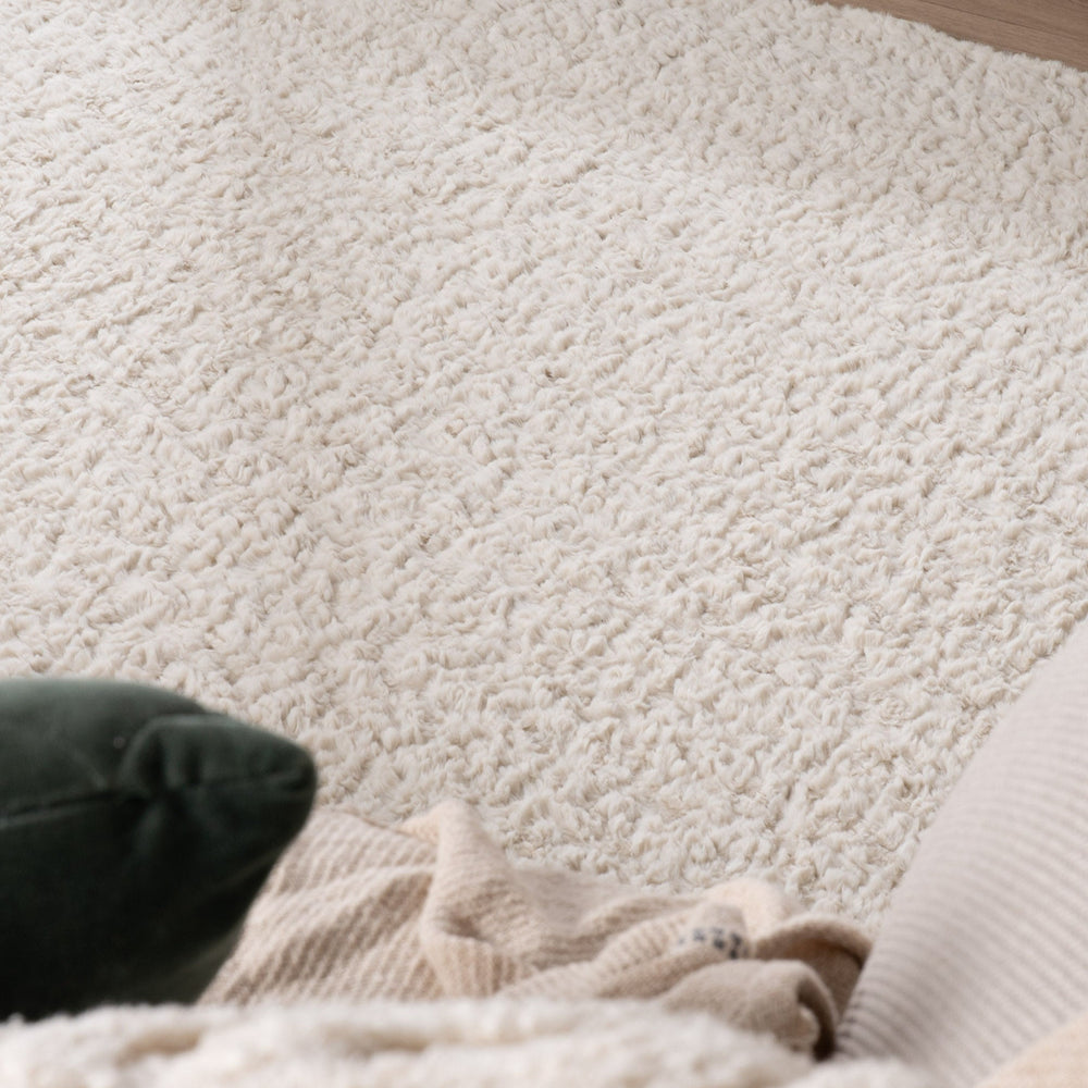 Round Fluffy Rug – Bobby White